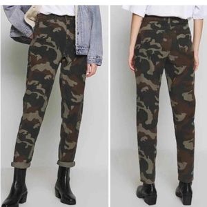 American Eagle Camo Corduroy size 6